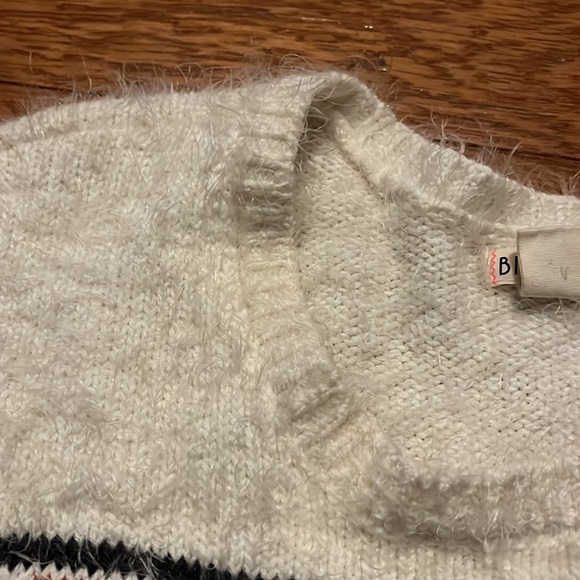 Ladies Billabong Fuzzy soft cream colored Aztec Tribal Print Sweater M - Picture 4 of 9